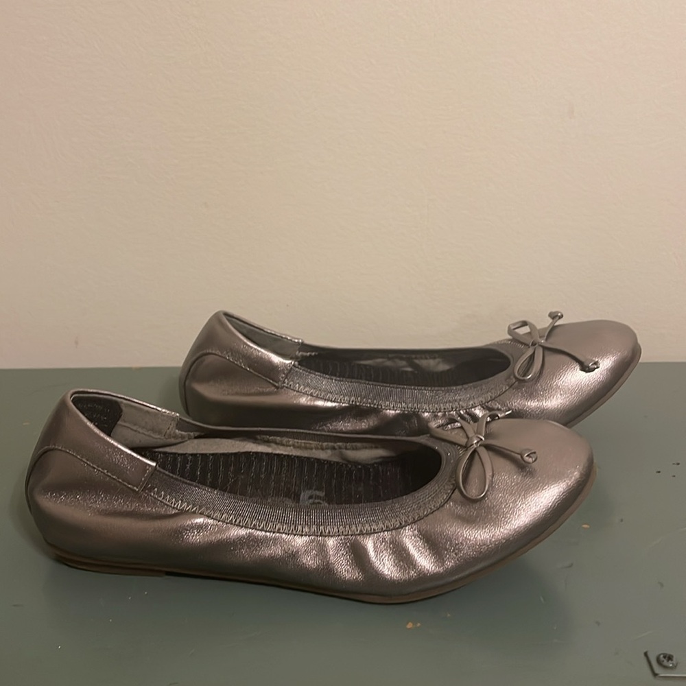 VIONIC Matira Womens Silver Pewter Leather Bow Ballet Flats - Picture 3 of 10